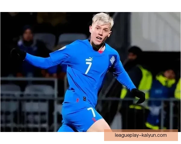 足球新星大热门表现稳健，备受关注的未来之星正在崭露头角。