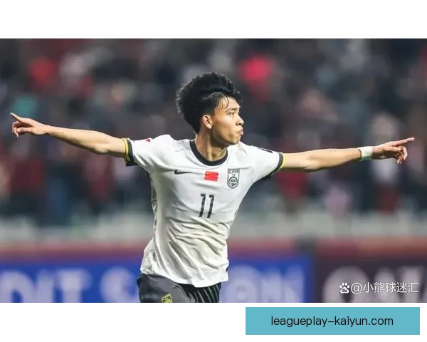 新星崛起：年轻球员在赛季初表现亮眼，备受球迷热议